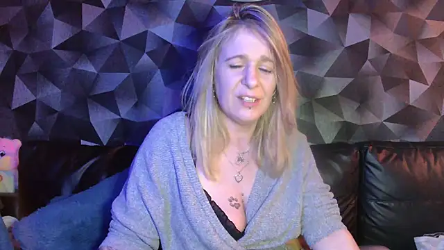 Delichieuse5 online show from March 2026 07:47:01 PM