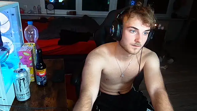 WolkenJunge2006 online show from October 2025 06:50:01 PM