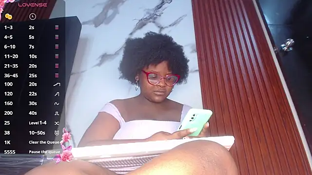 Snapshot of Kim_Browns chatting on May 2026 02:29:01 AM Kim Browns online show from May 2026 02:29:01 AM