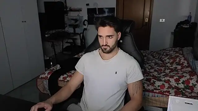 Snapshot of Al3xox02 chatting on February 2026 06:39:01 PM Al3xox02 online show from February 2026 06:39:01 PM