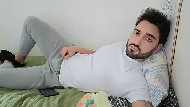 Snapshot of Al3xox02 chatting on February 2026 01:26:02 PM Al3xox02 online show from February 2026 01:26:02 PM