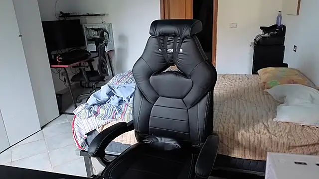 Snapshot of Al3xox02 chatting on February 2026 09:47:02 AM Al3xox02 online show from February 2026 09:47:02 AM