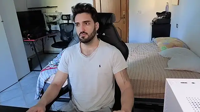 Snapshot of Al3xox02 chatting on February 2026 10:44:02 AM Al3xox02 online show from February 2026 10:44:02 AM