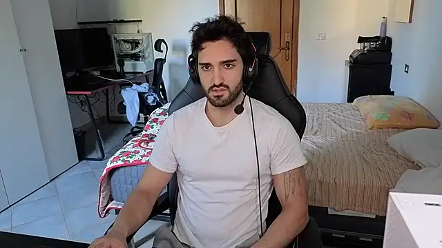 Snapshot of Al3xox02 chatting on February 2026 10:22:02 AM Al3xox02 online show from February 2026 10:22:02 AM