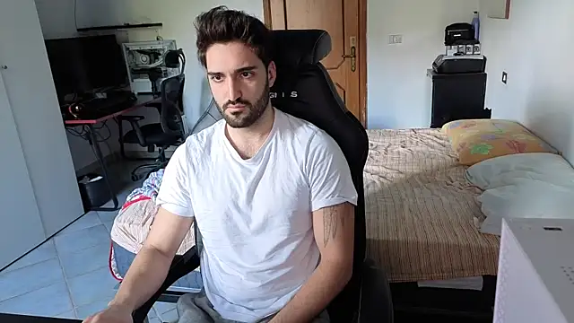 Snapshot of Al3xox02 chatting on February 2026 08:35:02 AM Al3xox02 online show from February 2026 08:35:02 AM