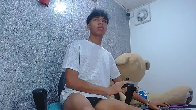 sexyboys cutex18 online show from April 2026 02:06:01 AM