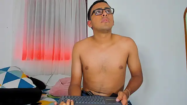 Snapshot of Sexy_Couple_Xx chatting on October 2025 04:12:01 AM Sexy Couple Xx online show from October 2025 04:12:01 AM