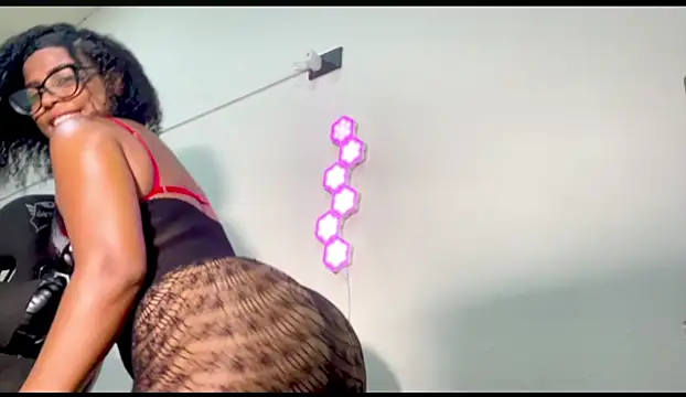 natybratz01 online show from November 2025 12:10:01 AM