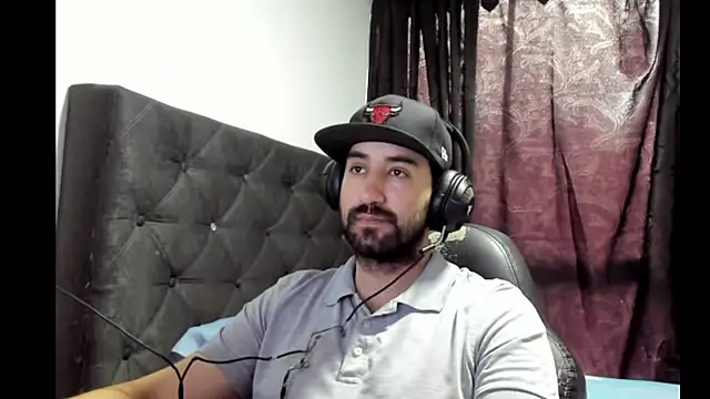 coolfriki online show from November 2025 09:11:01 PM