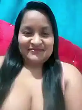 Snapshot of lucia00xx chatting on November 2025 02:33:01 AM lucia00xx online show from November 2025 02:33:01 AM