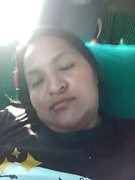 Snapshot of lucia00xx chatting on January 2026 07:15:01 PM lucia00xx online show from January 2026 07:15:01 PM