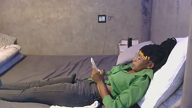 petite queenx online show from October 2025 02:02:02 PM