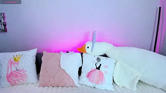 Evarey  online show from April 2026 04:32:02 AM