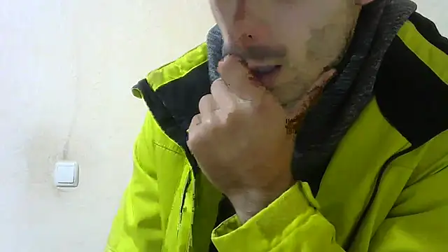 Snapshot of MakabulaAndrey chatting on October 2025 05:46:01 PM MakabulaAndrey online show from October 2025 05:46:01 PM