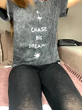 LaraVoosh online show from October 2025 09:21:02 AM