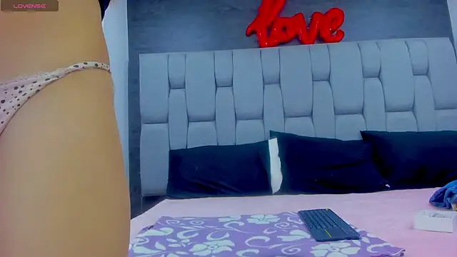 Snapshot of Abby-horny chatting on October 2025 08:39:02 PM Abby-horny online show from October 2025 08:39:02 PM