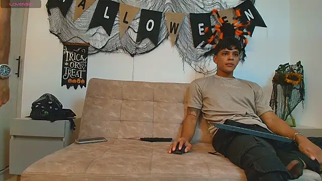 Snapshot of thomas_elg chatting on October 2025 01:16:02 AM thomas elg online show from October 2025 01:16:02 AM