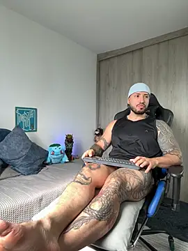 Dave-Max01 online show from November 2025 02:22:01 PM