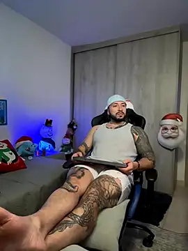 Dave-Max01 online show from November 2025 02:36:01 AM