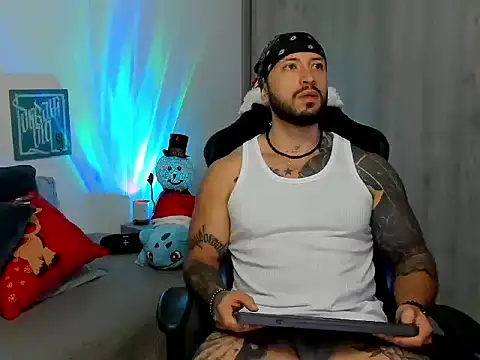 Dave-Max01 online show from December 2025 10:02:01 AM