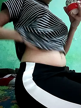 Snapshot of Hornyme18 chatting on December 2025 04:29:01 AM Hornyme18 online show from December 2025 04:29:01 AM