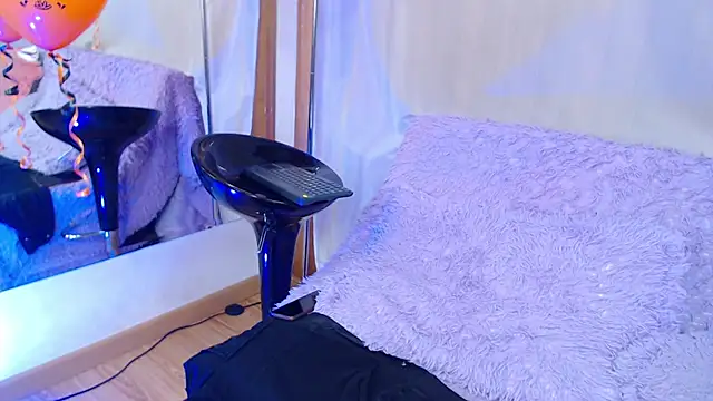 Snapshot of LizzyGrey_ chatting on October 2025 07:21:01 AM LizzyGrey online show from October 2025 07:21:01 AM