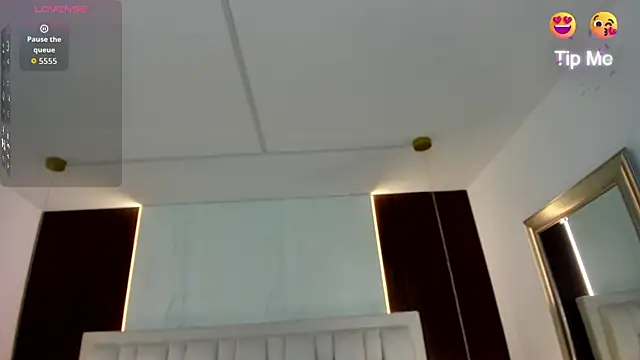 Amara18   online show from May 2026 07:42:01 PM