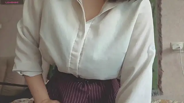 MiaLovelyOne online show from May 2026 07:37:02 AM