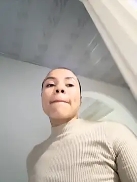 Crystal 555 online show from November 2025 10:45:02 PM