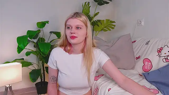 Snapshot of Any_mo0n chatting on October 2025 08:24:02 AM Any mo0n online show from October 2025 08:24:02 AM