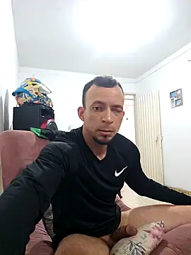 Snapshot of Racso100 chatting on November 2025 12:05:01 PM Racso100 online show from November 2025 12:05:01 PM