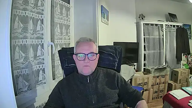 Snapshot of macdut67 chatting on March 2026 04:25:02 AM macdut67 online show from March 2026 04:25:02 AM