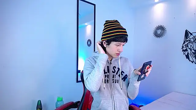 Snapshot of Emo_Boy_ chatting on December 2025 12:56:01 PM Emo Boy online show from December 2025 12:56:01 PM