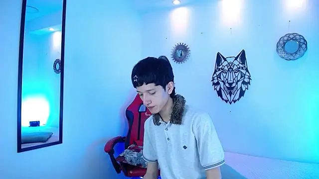 Snapshot of Emo_Boy_ chatting on January 2026 08:33:01 PM Emo Boy online show from January 2026 08:33:01 PM