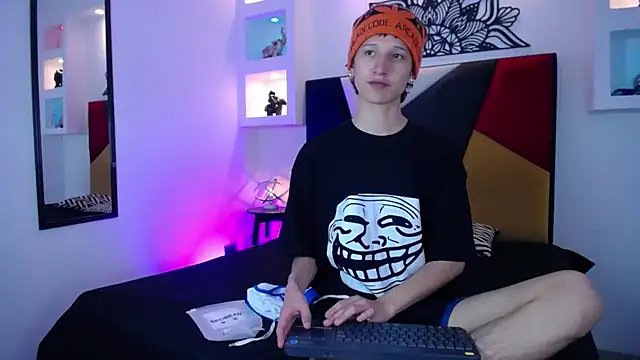 Snapshot of Emo_Boy_ chatting on January 2026 08:36:01 PM Emo Boy online show from January 2026 08:36:01 PM