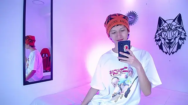 Snapshot of Emo_Boy_ chatting on January 2026 12:43:02 PM Emo Boy online show from January 2026 12:43:02 PM