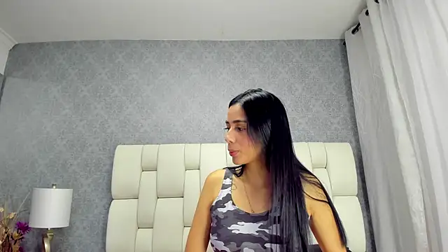 nicollandjhon online show from November 2025 01:38:01 AM