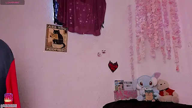 Emilycollei online show from November 2025 01:44:02 PM