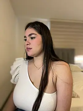 Isabella LaRue online show from May 2026 07:44:01 PM
