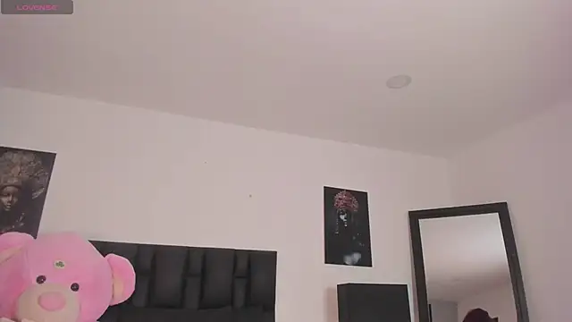 SaradaParker online show from April 2026 04:37:01 PM