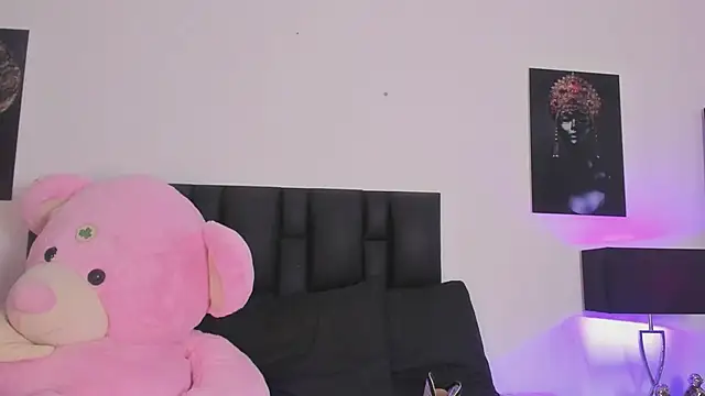 SaradaParker online show from April 2026 05:43:02 PM