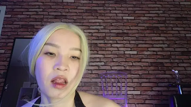 saya li1 online show from November 2025 10:12:01 PM