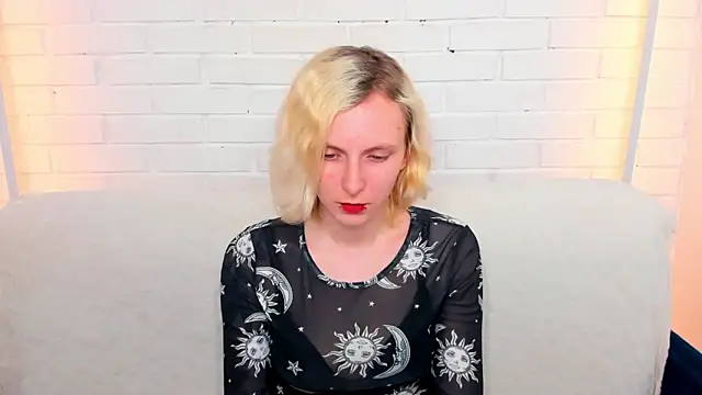 LikiLips online show from May 2026 01:00:02 AM