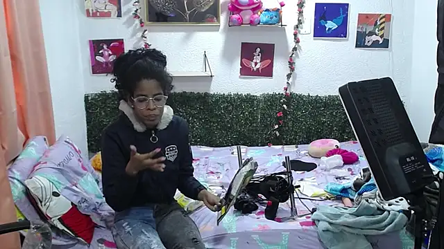 thianahorny online show from May 2026 12:24:01 PM