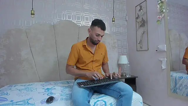 Snapshot of onlymen2025 chatting on October 2025 08:53:02 PM onlymen2025 online show from October 2025 08:53:02 PM