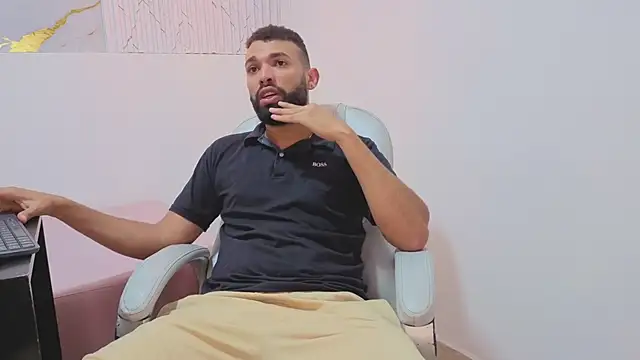 Snapshot of onlymen2025 chatting on December 2025 07:33:02 PM onlymen2025 online show from December 2025 07:33:02 PM