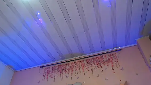 Snapshot of SweetRenata_ chatting on November 2025 11:21:02 AM SweetRenata online show from November 2025 11:21:02 AM