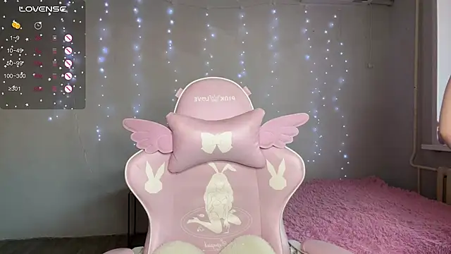 Snapshot of myprettylola chatting on February 2026 01:44:01 PM myprettylola online show from February 2026 01:44:01 PM