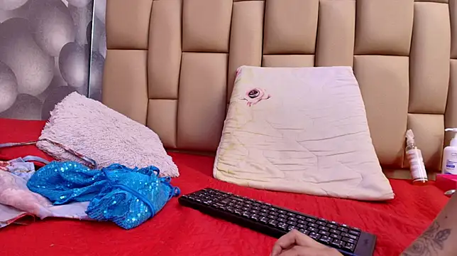 hannah teehn online show from November 2025 07:57:02 PM