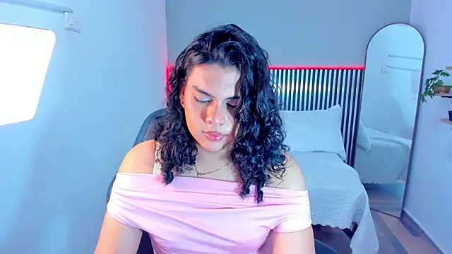 Snapshot of Little_Alli chatting on December 2025 01:23:01 AM Little Alli online show from December 2025 01:23:01 AM